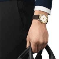 Tissot Classic Dream Herrenuhr Gold Leder-Armband Quarz 42mm T129.410.26.263.00 Arm
